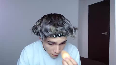 Snapshot of john_vichenso chatting on November 4, 2025, 10:09 pm John Vichenso online show from November 4, 2025, 10:09 pm