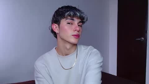 Snapshot of john_vichenso chatting on November 6, 2025, 9:05 pm John Vichenso online show from November 6, 2025, 9:05 pm