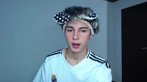 John Vichenso online show from November 26, 2025, 11:28 pm