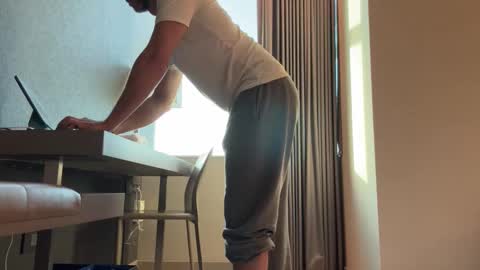 J online show from December 15, 2025, 1:04 pm