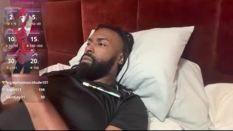 John Gabbana online show from November 5, 2025, 4:29 pm