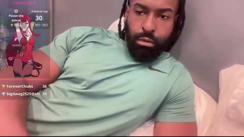 John Gabbana online show from November 7, 2025, 6:52 pm