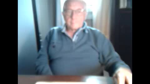 johnjohn6226 online show from November 4, 2025, 4:06 pm