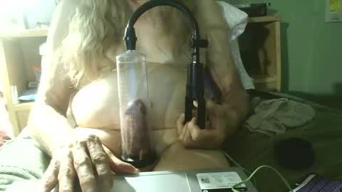 johnnieq1971 online show from May 28, 2026, 2:42 am