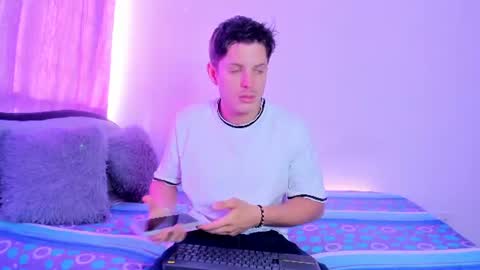 johnycooper08 online show from June 27, 2026, 12:44 pm