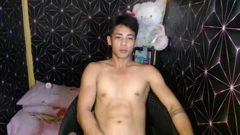 johnydestroyer online show from December 17, 2025, 8:42 am