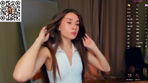 Snapshot of jolenerappleye chatting on November 9, 2025, 4:44 am Emma online show from November 9, 2025, 4:44 am