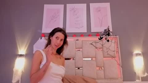 jolie_lov online show from October 1, 2025, 1:06 pm