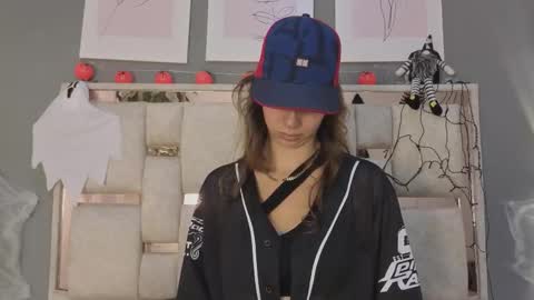 jolie_lov online show from October 16, 2025, 1:23 pm