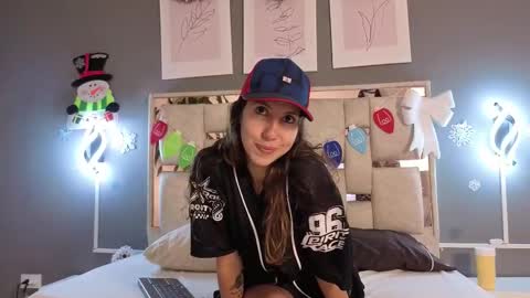 jolie_lov online show from December 17, 2025, 1:17 pm