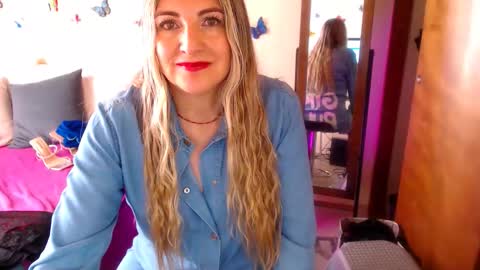 Jolie Mature online show from December 1, 2025, 8:36 pm