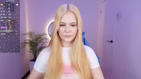 Polly  online show from December 5, 2025, 8:23 am