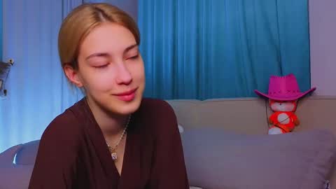 Viola online show from November 8, 2025, 11:10 am