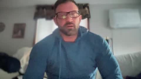 Snapshot of jonariesxxx chatting on February 4, 2026, 9:42 pm Jon Aries online show from February 4, 2026, 9:42 pm