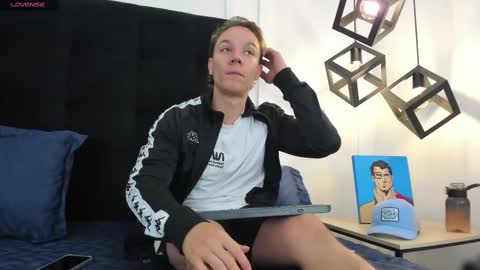 Jonathan Danielss  online show from March 5, 2025, 12:11 pm