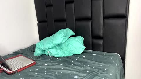 jonathancast08 online show from April 15, 2026, 7:58 pm