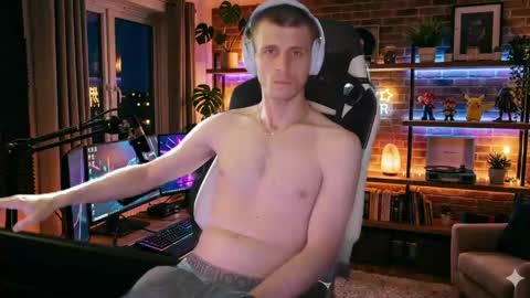 jonathanthiccoc online show from April 19, 2026, 7:49 pm