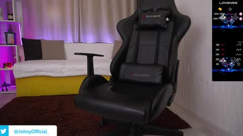 Snapshot of joni_joni18 chatting on February 17, 2025, 8:30 am John online show from February 17, 2025, 8:30 am