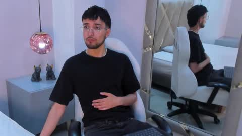 JonnyGreey online show from November 17, 2025, 6:35 pm