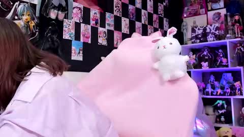 Rose online show from December 18, 2025, 4:57 pm