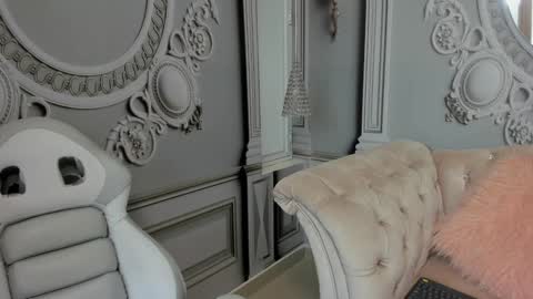 Katalina online show from December 30, 2024, 6:16 pm