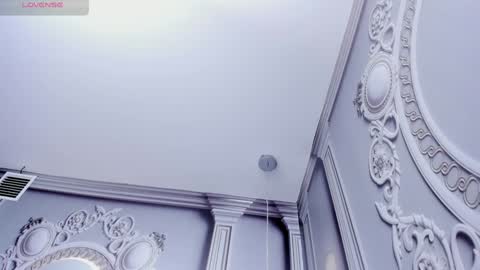 Katalina online show from February 1, 2025, 6:19 pm