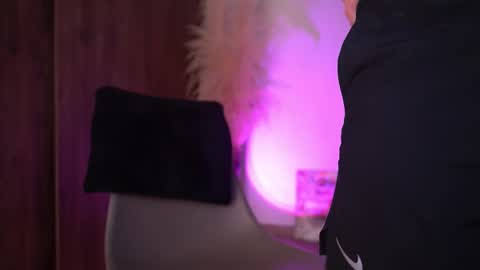 Josep online show from December 18, 2025, 11:00 pm