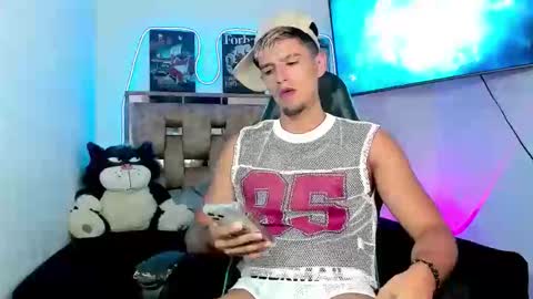 Snapshot of josh_cam99 chatting on November 3, 2025, 11:48 pm JOSH online show from November 3, 2025, 11:48 pm