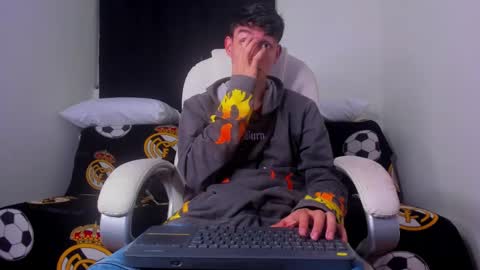 Snapshot of joshmiller_ chatting on December 16, 2024, 1:10 am Josh online show from December 16, 2024, 1:10 am