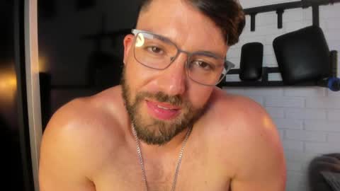 Snapshot of joshualyon chatting on December 19, 2024, 2:12 am Joshua The Lion online show from December 19, 2024, 2:12 am