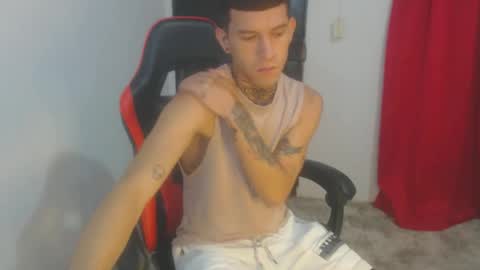 josue_linares online show from November 2, 2025, 4:59 am