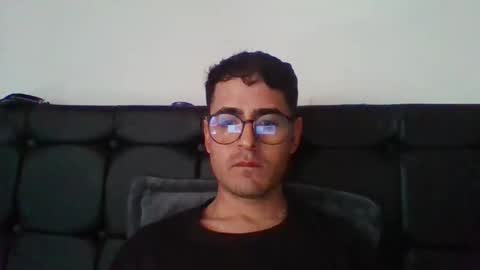 josux8 online show from December 16, 2025, 4:01 pm