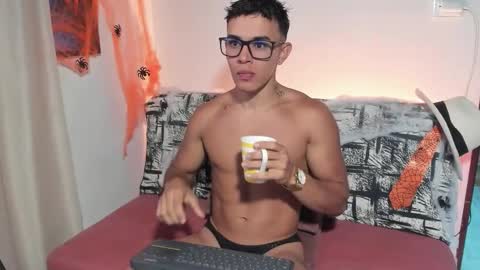 Im Jouliano online show from October 24, 2025, 9:22 pm