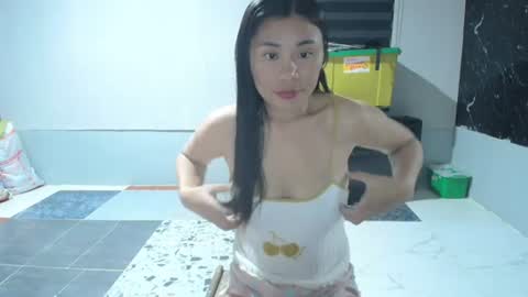 Snapshot of jove_thefoxgirl chatting on June 19, 2026, 12:20 pm lyn online show from June 19, 2026, 12:20 pm