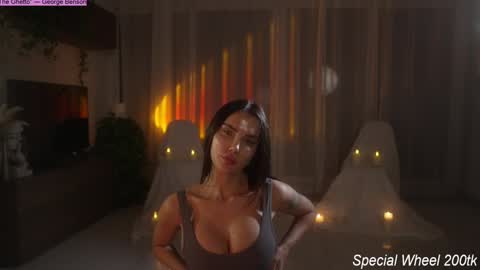 Jennifer Diaz online show from November 21, 2025, 7:12 pm