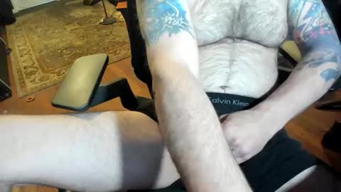 jsimon04 online show from April 8, 2026, 1:44 pm