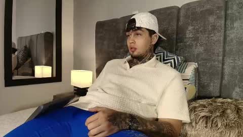 juan_alvarez18 online show from January 7, 2026, 2:47 am