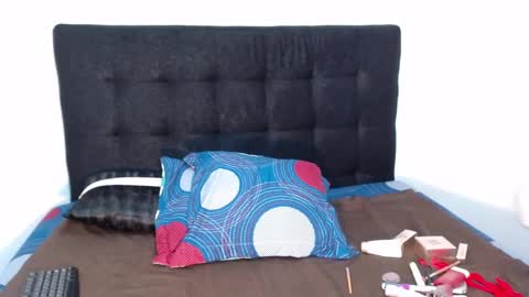    online show from October 17, 2025, 1:35 pm