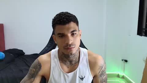 juan_gomez_1 online show from December 17, 2025, 5:13 am