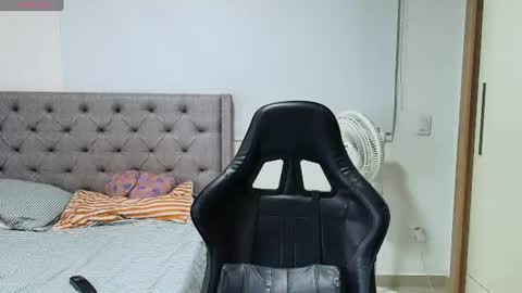 Snapshot of juan_gomez_1 chatting on June 22, 2026, 5:04 am juan_gomez_1 online show from June 22, 2026, 5:04 am