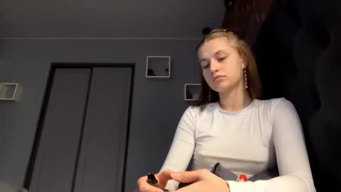 Lola online show from October 20, 2025, 7:20 am