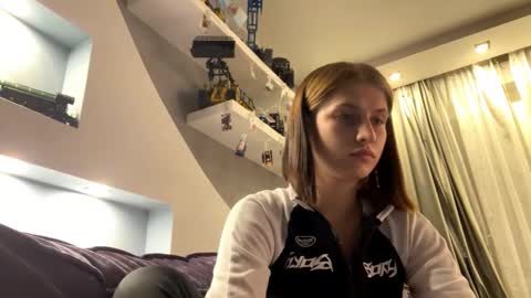 Lola online show from November 1, 2025, 4:09 pm