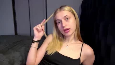 Lola online show from March 25, 2026, 11:05 am