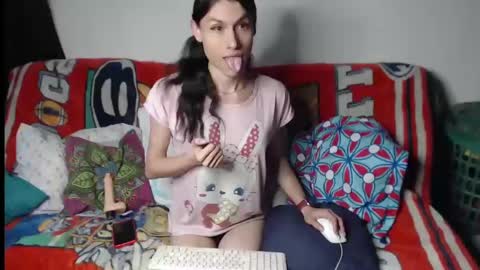 JUANA ALEJANDRA VELEZ online show from January 5, 2025, 1:04 pm