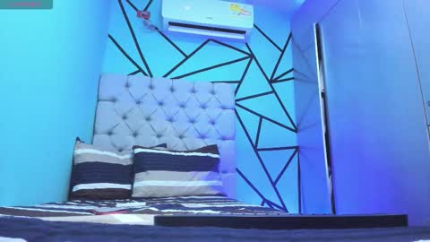 independent model online show from March 7, 2026, 3:42 pm