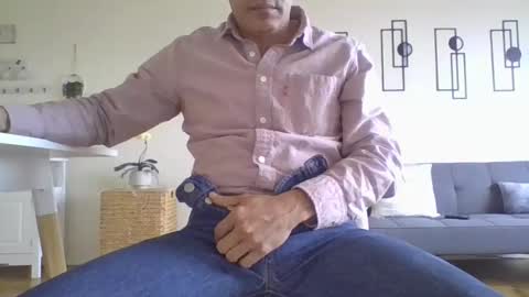 juanearth1 online show from March 27, 2026, 9:58 pm