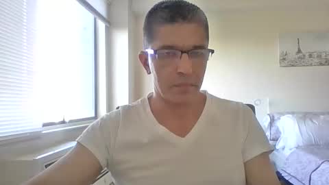 Snapshot of juanearth1 chatting on June 8, 2026, 10:43 pm juanearth1 online show from June 8, 2026, 10:43 pm