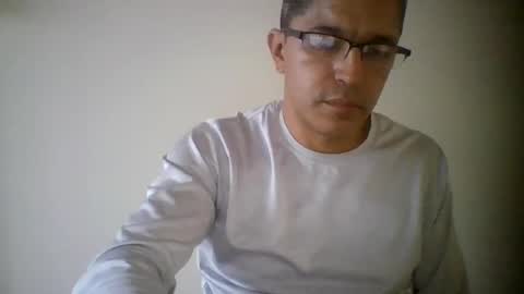 Snapshot of juanearth1 chatting on July 3, 2026, 12:17 am juanearth1 online show from July 3, 2026, 12:17 am