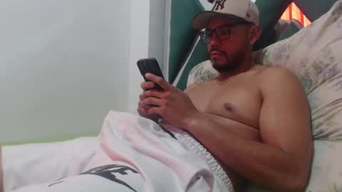 juanfe_style online show from November 9, 2025, 3:43 pm