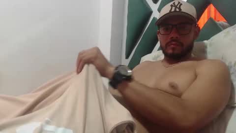 juanfe_style online show from November 25, 2025, 8:20 pm